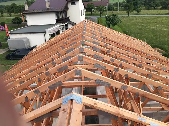 Vazníková střecha shora, řady vazníků